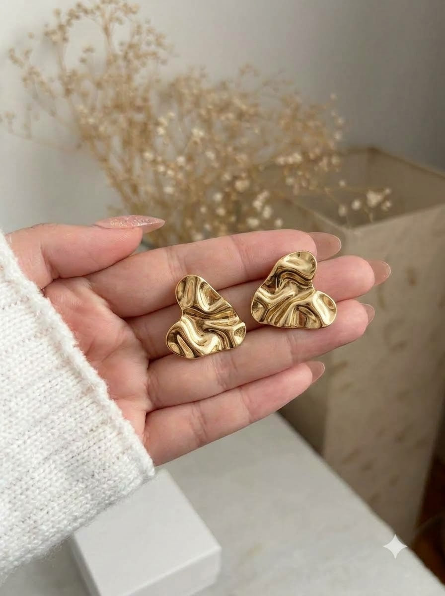 Elora Wave Heart Earrings
